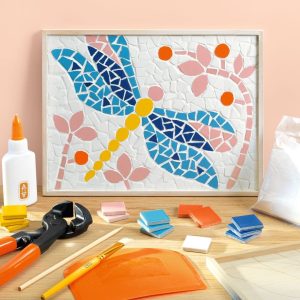Atelier creativ de mozaic cu 100 de plăcuțe ceramice pe placă de lemn, Djeco