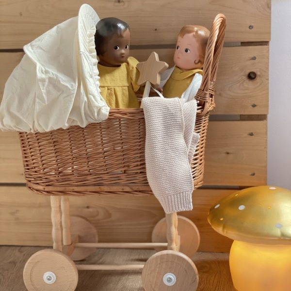 Cărucior retro din nuiele pentru păpuși, cu coviltir și roți din lemn, Egmont Toys