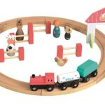 Circuit rotund de tren din lemn, cu vagoane magnetice și figurine, Egmont Toys