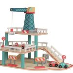 Garaj din lemn cu macara, 3 camioane și 2 mașini, Egmont Toys