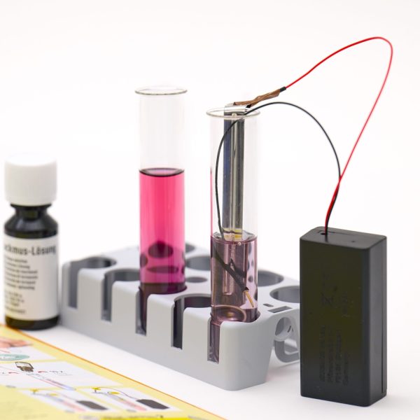 Kit STEM de experimente chimice și electrochimice, cu manual color, Thames & Kosmos
