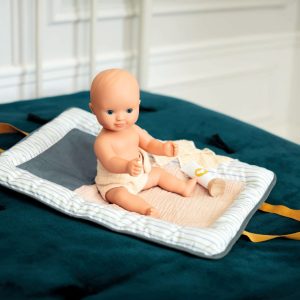 Păpușă bebeluș Olive din vinil pentru joacă în apă, cu maiou și pantaloni, Djeco