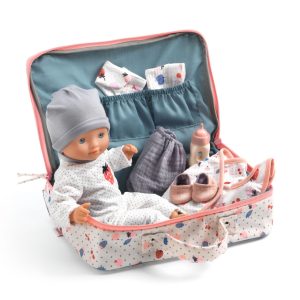 Păpușă bebeluș Vanille în valiză, cu pijama, biberon și alte accesorii, Djeco