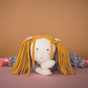 Păpușă de cârpă Violetta din bumbac, cu păr din jersey, Moulin Roty