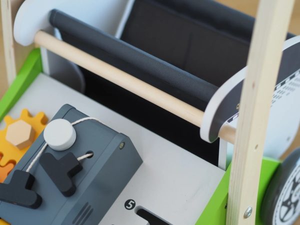 Premergător din lemn în formă de mașină de tuns iarba, cu activități, UMU Toys