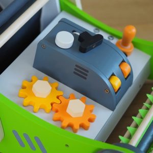 Premergător din lemn în formă de mașină de tuns iarba, cu activități, UMU Toys