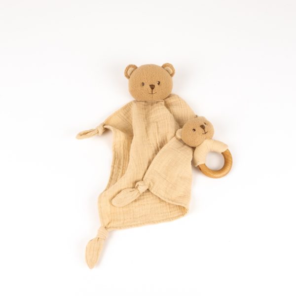 Set cadou pentru bebeluși cu doudou și zornăitoare din lemn, ursulețul Marcel, Egmont Toys