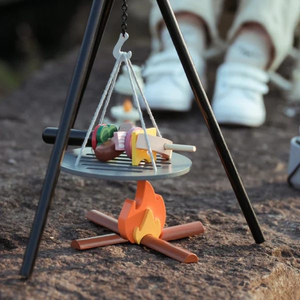 Set de camping din lemn, 45 de piese, cu grătar, lanternă și rucsac, UMU Toys