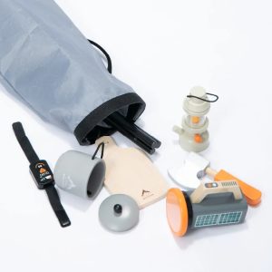 Set de camping din lemn, 45 de piese, cu grătar, lanternă și rucsac, UMU Toys