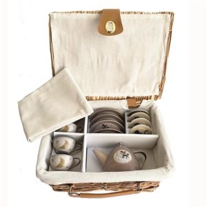 Set de ceai în coș de picnic, cu ceainic, farfurii și ceșcuțe metalice, Egmont Toys