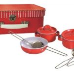 Set de vase de gătit emailate, în valiză, cu oale și tigaie, Egmont Toys