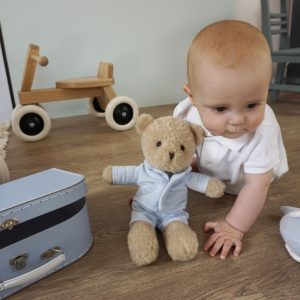 Ursuleț de pluș Morris cu valiză cusută manual și haine, lavabil, Egmont Toys
